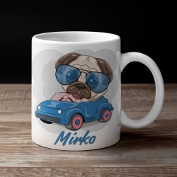 Hrnček Mopslík v aute